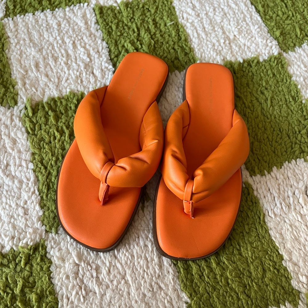 american eagle orange flip flops size 6